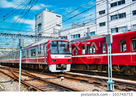 京濱急行神奈川新町汽車站車輛車庫風景 103748753