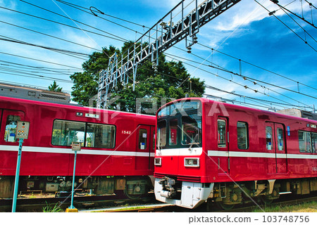 京濱急行神奈川新町汽車站車輛車庫風景 京濱急行神奈川新町汽車站車輛車庫風景 103748756