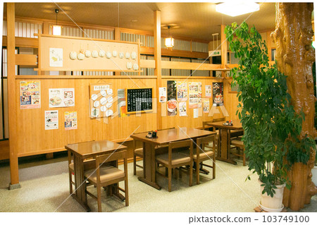 居酒屋餐廳內部日式室內裝飾材料 103749100