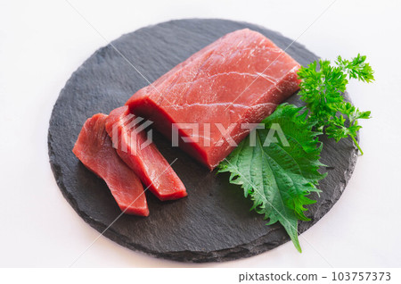Cut tuna fence lean meat Cut tuna fence lean meat 103757373