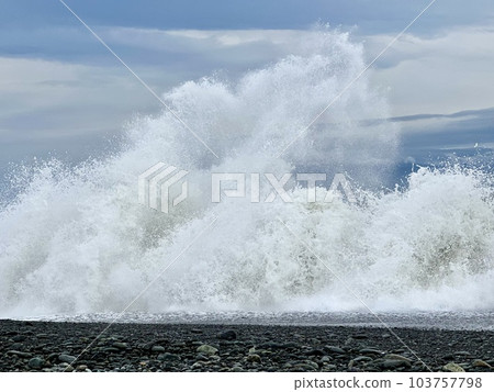 駿河灣的洶湧波濤 駿河灣的洶湧波濤 103757798