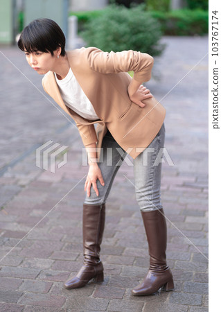 一個沒有膝蓋的女人 103767174