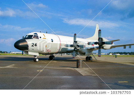航空節上展出的海上自衛隊巡邏機P-3C 103767703