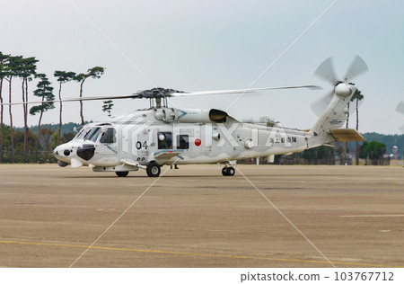 Maritime Self-Defense Force helicopter SH-60K landing 103767712