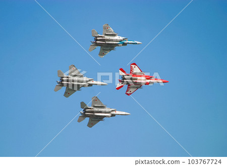 航空自衛隊戰鬥機 F-15J 編隊飛行 103767724