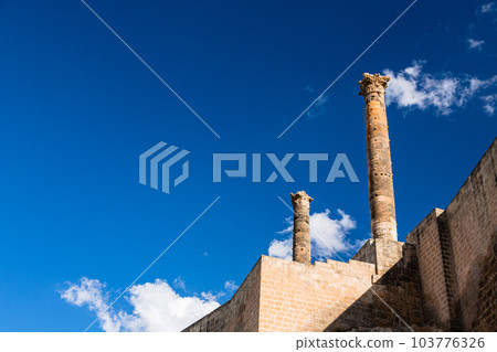 Walls and stone pillars of Şanlıurfa Castle in Şanlıurfa, Türkiye 103776326