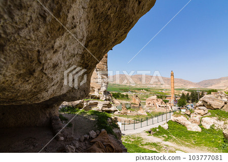 土耳其 Hasankeyf Hasankeyf Castle 和 El Rudzuq Camii 從窯洞看到 103777081