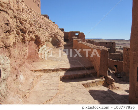 Kasbah 路上的 Ait Benhaddou 村 Kasbah 路上的 Ait Benhaddou 村 103777956