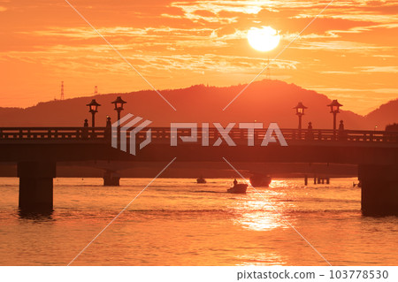 Freshwater clam fishing boats set out in the morning sun on Lake Shinji Freshwater clam fishing boats set out in the morning sun on Lake Shinji 103778530