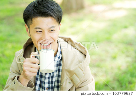 男女露營照片 103779687