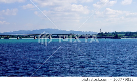 Kouri Ohashi and the sea and sky seen from the sea 103779832