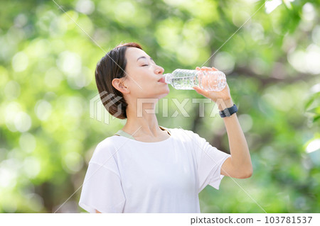 Fresh green hydration heat stroke water Fresh green hydration heat stroke water 103781537