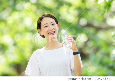 Fresh green hydration heat stroke water 103781540