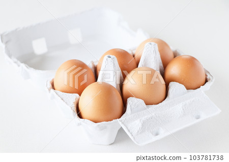 Flat-fed eggs 103781738