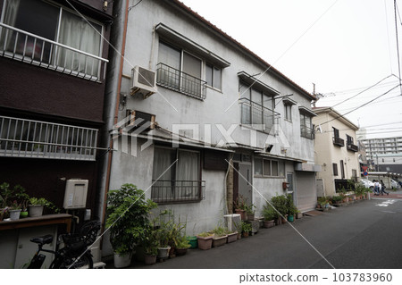 白色二層公寓,獨居公寓,單身,單身獨居, 白色二層公寓,獨居公寓,單身,單身獨居, 103783960