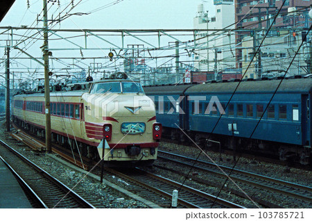 鶯谷電車 103785721