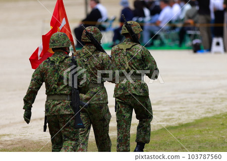 守衛據點的自衛隊 守衛據點的自衛隊 103787560