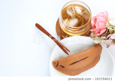 fish-shaped pastry fish-shaped pastry 103788021