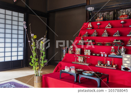 Hina doll 103788045