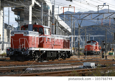 DE10 locomotive and DD51 locomotive 103788744