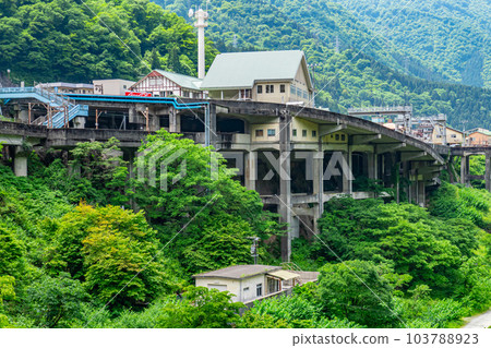 Unazuki Station where the fresh green shines 103788923