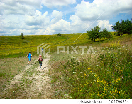 Children run Children run 103790854