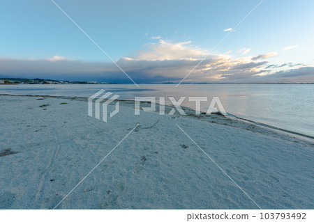 滋賀縣大津市坂本城遺址公園或江東的清晨景色 103793492