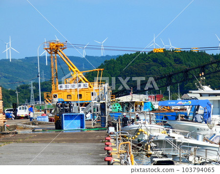 Scenery of the fishing port before departure Scenery of the fishing port before departure 103794065