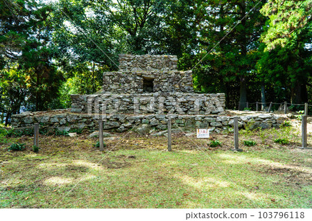 Kumayama ruins and sunlight filtering through the trees in autumn 1 Akaiwa City, Okayama Prefecture 103796118