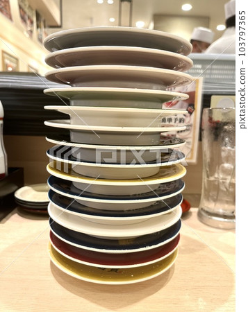 準備著火的傳送帶壽司 準備著火的傳送帶壽司 103797365