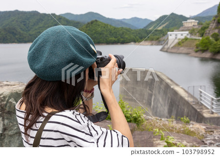 A woman taking pictures of Lake Nara, Gunma Prefecture 103798952