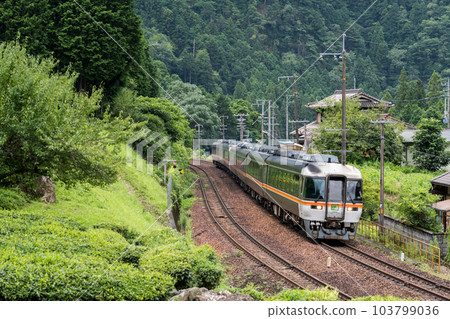 [高山本線]特快飛騨經過鷲原信號站 103799036