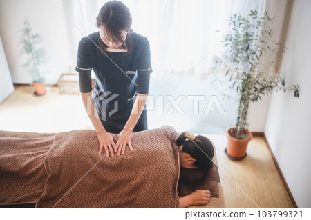 Woman doing female relaxation massage Woman doing female relaxation massage 103799321