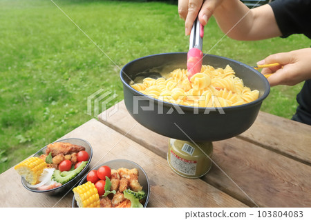 Pasta dishes made outdoors 103804083