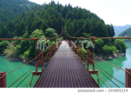 Scenery of a suspension bridge in the mountains of Wakayama Prefecture Scenery of a suspension bridge in the mountains of Wakayama Prefecture 103805224