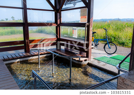 東鄉池邊騎自行車的形象 103815331