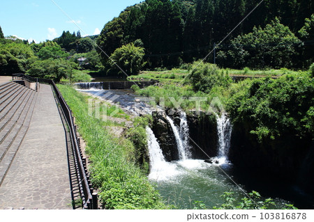 Scenery of Kanayama Bridge with a view of the basin of the waterfall Scenery of Kanayama Bridge with a view of the basin of the waterfall 103816878