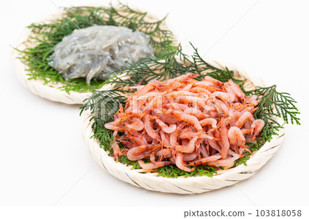 Live with raw cherries 103818058