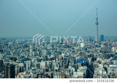 東京日本橋/神田地區的鳥瞰圖、遠景建築物和晴空塔(2022年5月) 東京日本橋/神田地區的鳥瞰圖、遠景建築物和晴空塔(2022年5月) 103818106