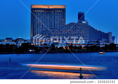 Night view of Odaiba Seaside Park seen from Daiba Park 103820142