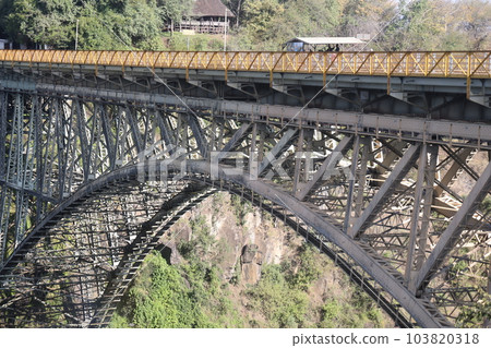 【津巴布韋】維多利亞瀑布大橋 103820318
