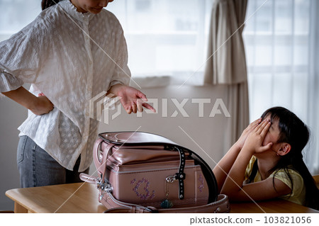 媽媽罵孩子 103821056