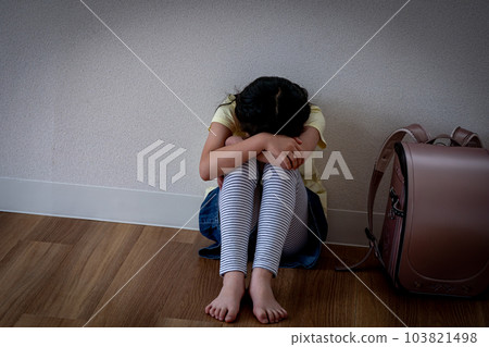 elementary school girl elementary school girl 103821498