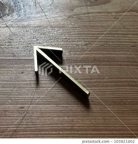 Metal arrow symbol material, gold arrow icon material, three-dimensional arrow symbol mark material, metal object arrow material 103821802