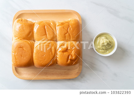 Bread with Thai Pandan Custard 103822393