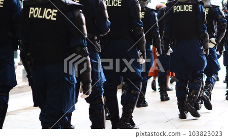 Massive number of riot police and police on high alert at G7 103823023