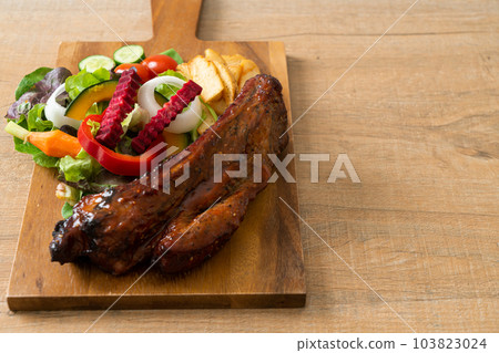 barbecue pork spare ribs with vegetables 103823024