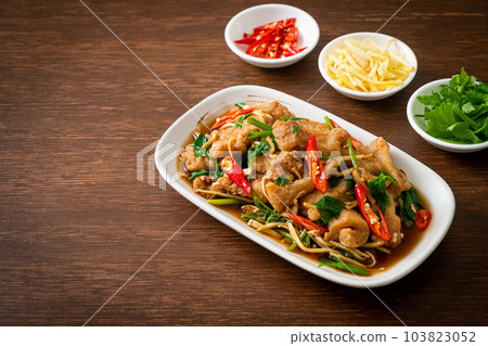 Stir Fried Fish with Chinese Celery 103823052
