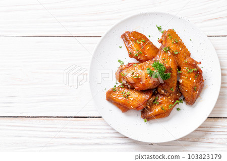barbecue chicken wings with white sesame barbecue chicken wings with white sesame 103823179
