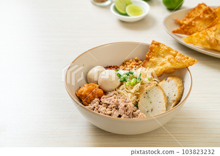 spicy egg noodles with fish balls and shrimp balls without soup 103823232